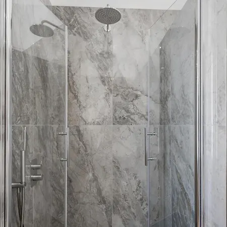 Piazza Mazzini Con Vasca Idromassaggio *