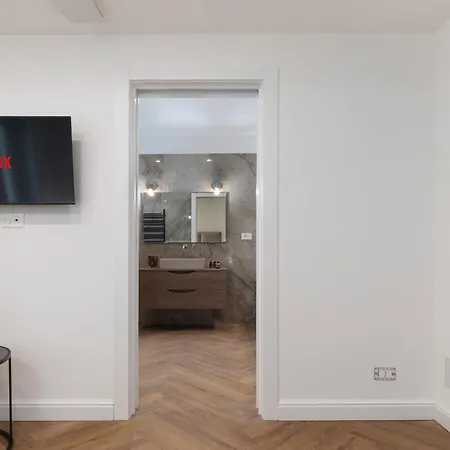 Piazza Mazzini Con Vasca Idromassaggio Řím